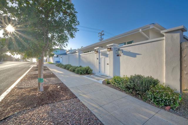 1221 4th St, San Diego CA: https://media.crmls.org/mediaz/144f6c68-f69f-42fe-9d58-c2e89e4437d1.jpg