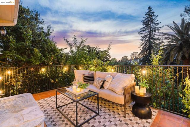 6051 MARGARIDO Dr, Oakland CA: https://media.crmls.org/mediaz/144f7040-ac6c-4c22-afbd-b96c49db086b.jpg