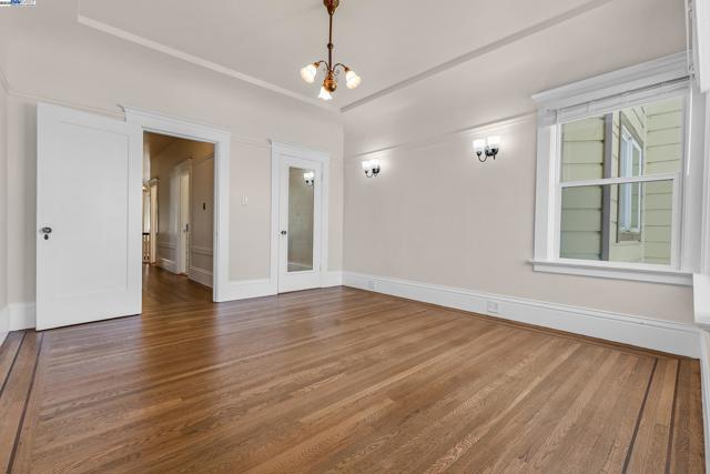 4134 Fulton St, San Francisco CA: https://media.crmls.org/mediaz/144fe457-56c9-4ba9-8812-cf65b6a93bf7.jpg