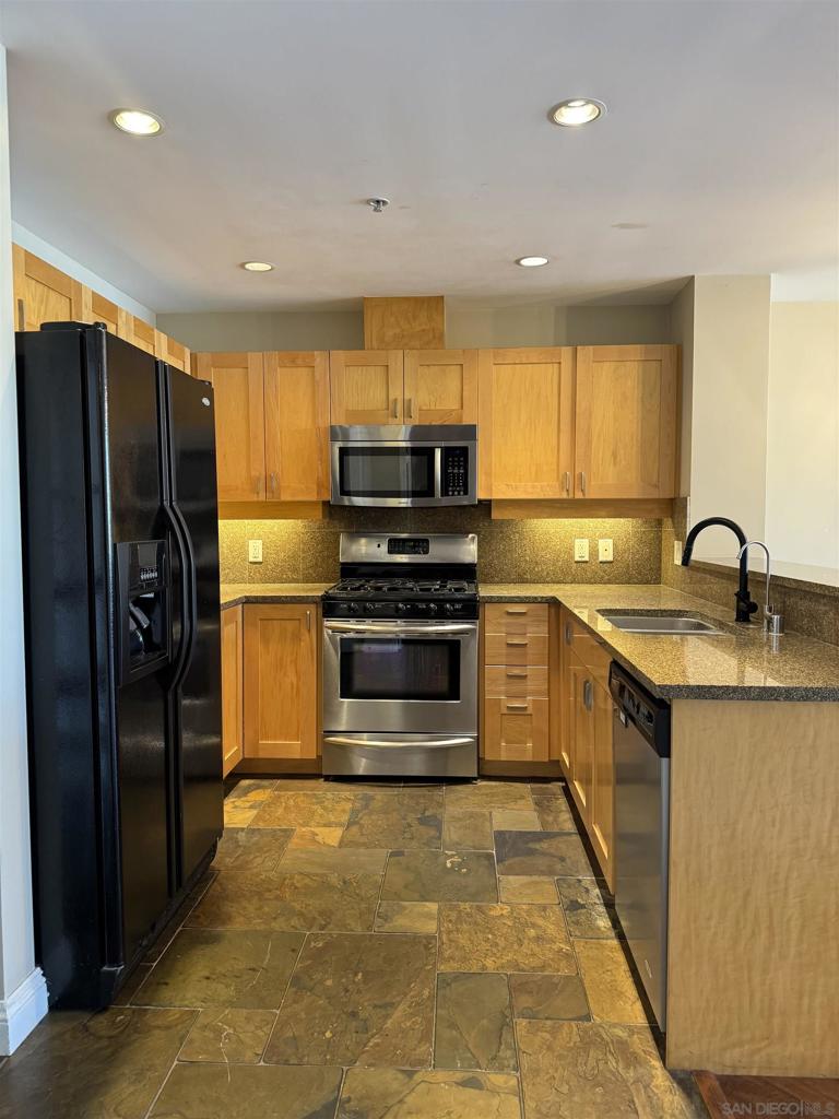 MLS #250035694SD img 2