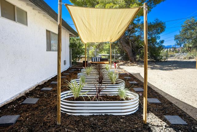 7616 Fairway Drive, Yucca Valley CA: https://media.crmls.org/mediaz/14505f5b-3749-4564-a947-5d0337d06f53.jpg