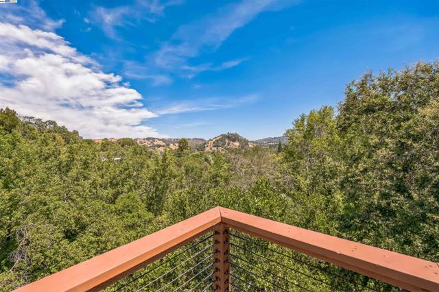 723 Redwood Rd, San Anselmo CA: https://media.crmls.org/mediaz/14510233-d105-40d2-bda3-58bc09e27cba.jpg
