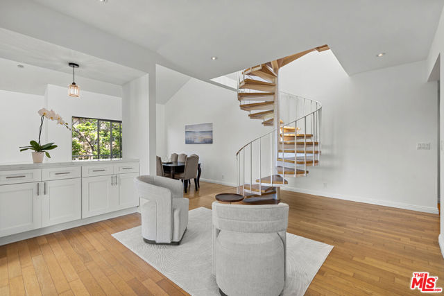 1506 S Bentley Avenue, Los Angeles CA: https://media.crmls.org/mediaz/14510ffe-e271-4580-83c9-f802b8ef52a5.jpg