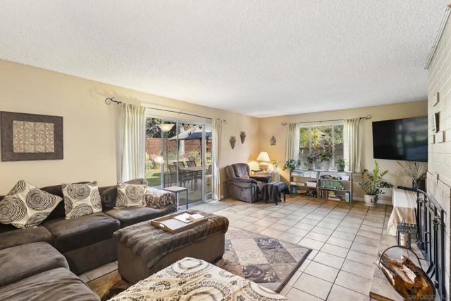 1007 Genie Ln, Cardiff by the Sea CA: https://media.crmls.org/mediaz/145131c9-c1b7-40e0-aecc-44637a99784c.jpg