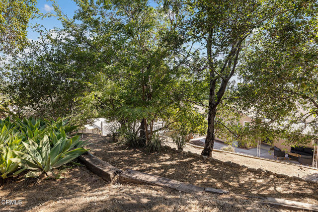 5134 Monte Bonito Drive Drive, Los Angeles CA: https://media.crmls.org/mediaz/14515915-22c2-42dc-b2b8-393c93e44a11.jpg