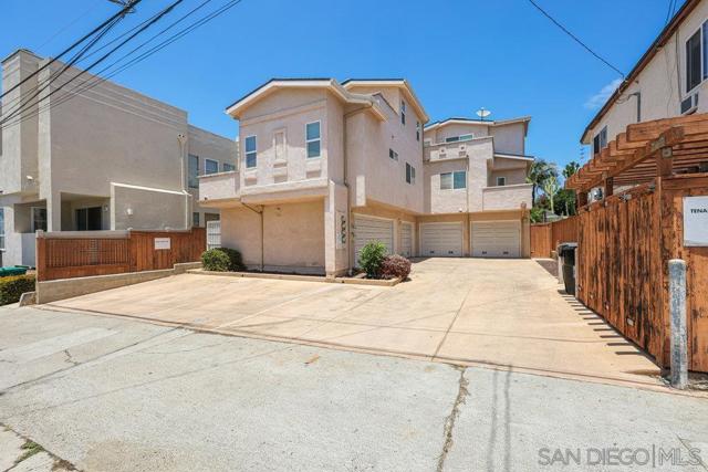 1427 Hornblend, San Diego CA: https://media.crmls.org/mediaz/14516cad-4027-4092-abd8-befb92d1b837.jpg