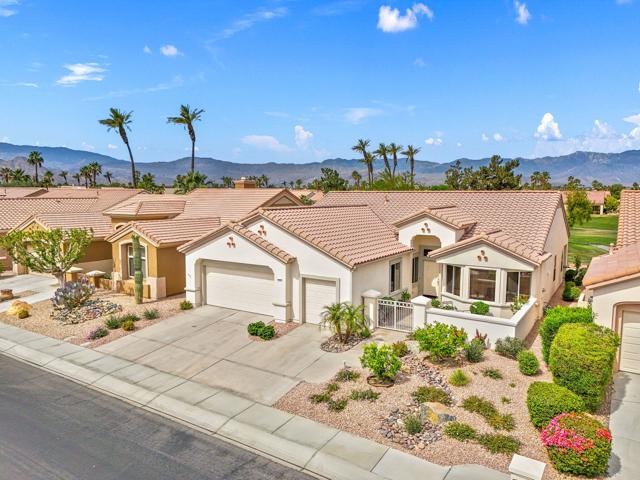 38995 Brandywine Avenue, Palm Desert CA: https://media.crmls.org/mediaz/1451bb96-7f9d-4c7e-9697-a4c97e396f9d.jpg