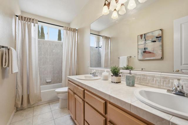 2405 Summerlin Drive, Modesto CA: https://media.crmls.org/mediaz/1451c916-d723-44cf-9134-39e0b66930e5.jpg