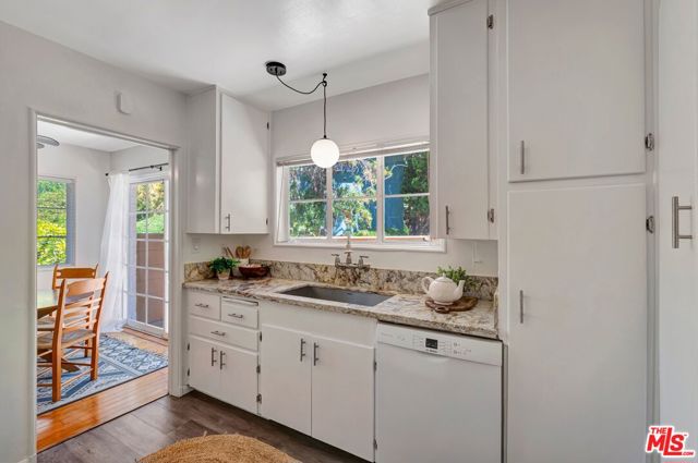 5513 Village, Los Angeles CA: https://media.crmls.org/mediaz/145203d3-f32c-4b67-a9c2-60d6cfbd0089.jpg