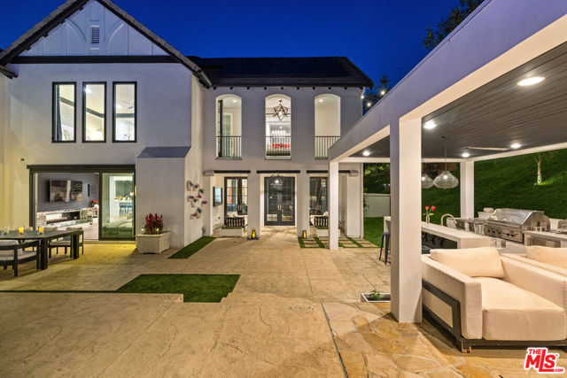 3801 Prado Del Trigo, Calabasas CA: https://media.crmls.org/mediaz/14521818-3f55-4a19-8be5-60da3a075559.jpg