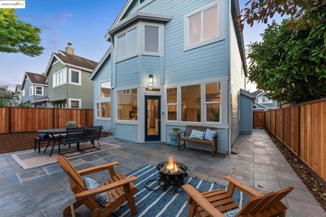 102 Waterview Dr, Richmond CA: https://media.crmls.org/mediaz/1453367a-2259-45d2-a835-3ad396777546.jpg