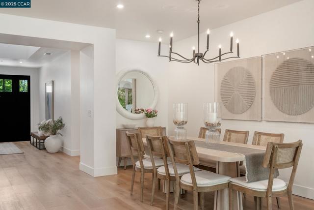 267 Valle Vista Dr, Danville CA: https://media.crmls.org/mediaz/14535724-3d60-4ad2-92f7-692ec9b59fcc.jpg