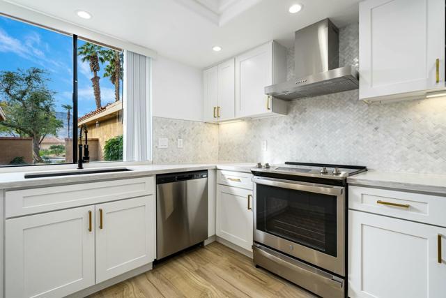 75 Sunrise Drive, Rancho Mirage CA: https://media.crmls.org/mediaz/14539ae0-e533-4c06-8528-0b04093c7071.jpg