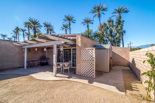74042 Catalina Way, Palm Desert CA: https://media.crmls.org/mediaz/1453a467-74f3-460d-a717-331e7b2d5494.jpg