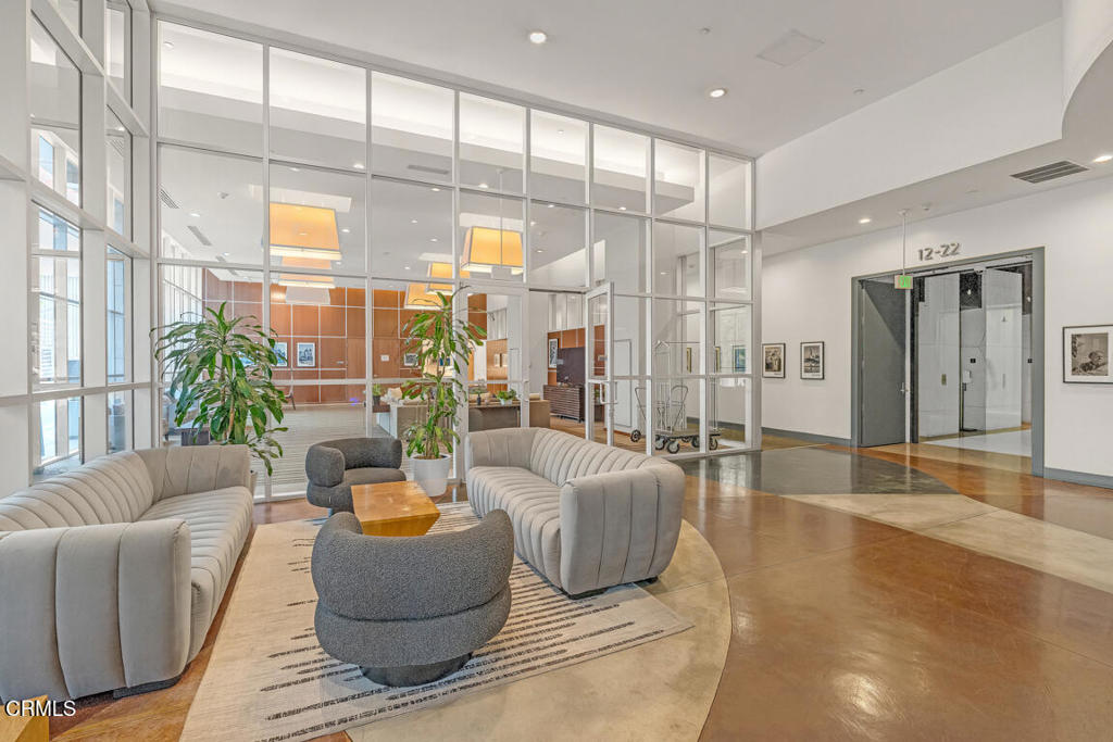 https://media.crmls.org/mediaz/1453f474-a1cc-4611-929d-a868a8e5d69b.jpg?preset=X-Large