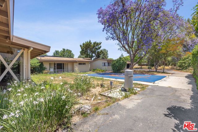 8400 Encino Avenue, Northridge CA: https://media.crmls.org/mediaz/14545fba-2c7f-4088-a3a9-67907e6278c6.jpg