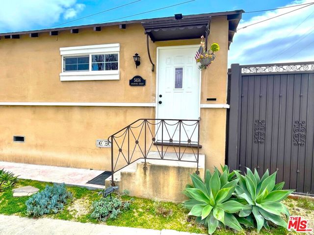 5656 Airdrome Street, Los Angeles CA: https://media.crmls.org/mediaz/145465ca-c551-43c8-8d0f-861ac59bfb23.jpg