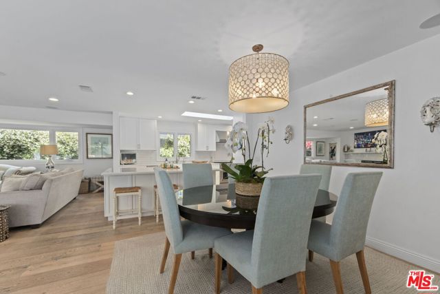 207 10th Street, Santa Monica CA: https://media.crmls.org/mediaz/145501a4-714e-4106-931d-2837bc0a277b.jpg