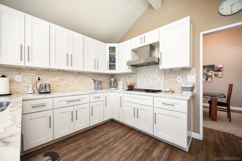 MLS #250032992SD img 10