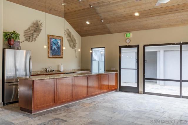 8263 Camino Del Oro, La Jolla CA: https://media.crmls.org/mediaz/1455ef6f-197b-4293-9e7d-2c37f0ac7ca0.jpg