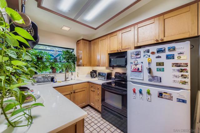 8840 Villa La Jolla Dr, La Jolla CA: https://media.crmls.org/mediaz/145604fa-7adf-4db0-9eec-1ffdead529b0.jpg