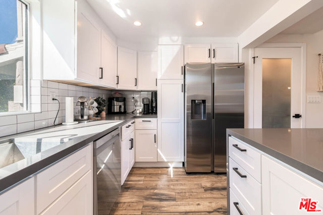 28374 Rey De Copas Lane, Malibu CA: https://media.crmls.org/mediaz/145831eb-bbfe-47be-b407-f4967277d862.jpg