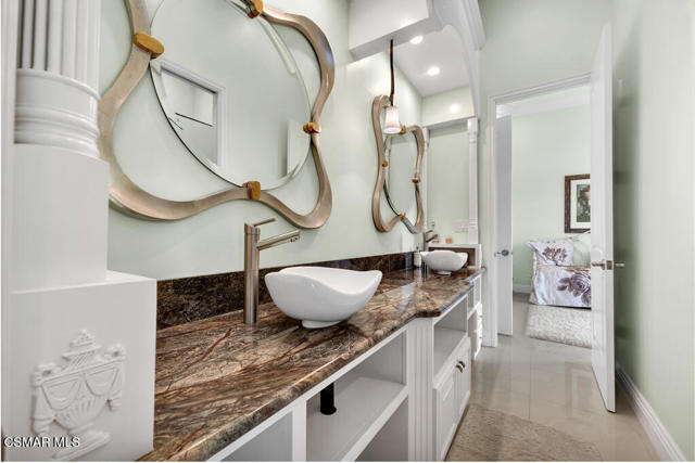 932 Rosario Drive, Thousand Oaks CA: https://media.crmls.org/mediaz/1458361d-d518-4e5b-b6fd-814e23999b19.jpg