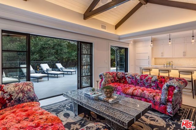 5076 Island Forest Place, Westlake Village CA: https://media.crmls.org/mediaz/145840fc-9421-474c-94e5-56ba99499779.jpg