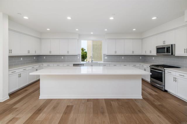 Detail Gallery Image 10 of 37 For 6140 Colt Pl #104,  Carlsbad,  CA 92009 - 3 Beds | 3/1 Baths