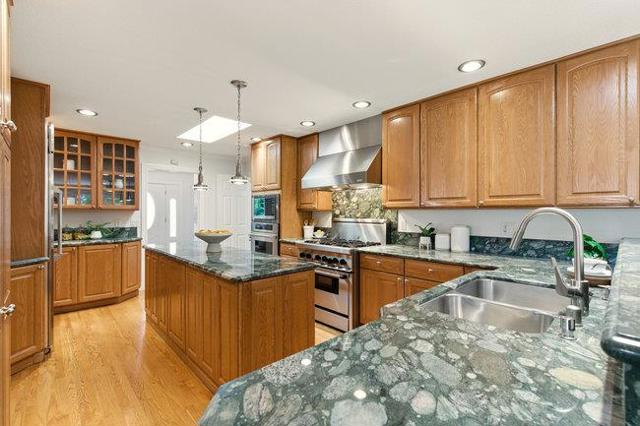 698 Emerald Hill Road, Redwood City CA: https://media.crmls.org/mediaz/1458e6da-4745-4ed6-9e38-ebd674346513.jpg