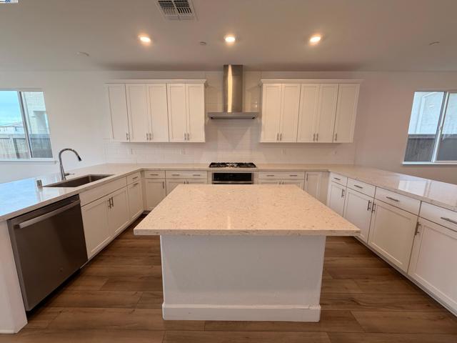 10349 Baldy Dr, Stockton CA: https://media.crmls.org/mediaz/1458eebb-5a94-4ca2-a236-9da2487499ee.jpg