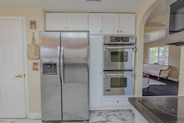 22633 Inspiration Pt, Canyon Lake CA: https://media.crmls.org/mediaz/14590e18-488a-4b88-9a40-ef0459b466f7.jpg