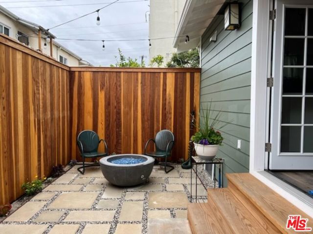 1843 19th Street, Santa Monica CA: https://media.crmls.org/mediaz/14591ebe-cf5b-49be-aa79-03abc080b48c.jpg