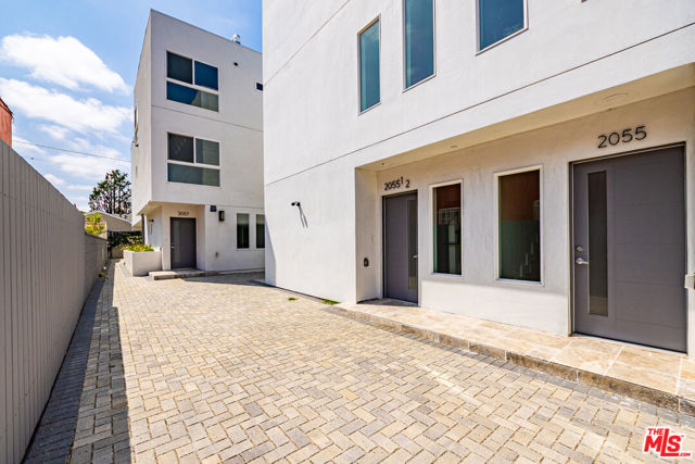 2055 S Garth Avenue, Los Angeles CA: https://media.crmls.org/mediaz/14592972-1f20-4248-b6a5-d1c168e2a956.jpg