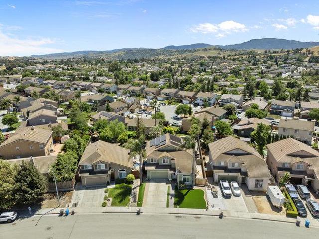 1650 Mimosa Street, Hollister CA: https://media.crmls.org/mediaz/14594be5-7bcc-46ce-b959-95b3d9a213f4.jpg