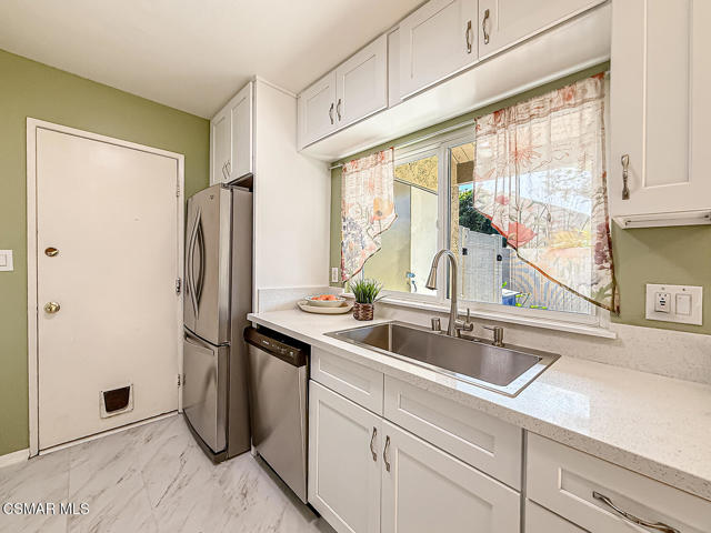 1683 Addax Circle, Ventura CA: https://media.crmls.org/mediaz/14594eaf-9226-4e88-960b-8eb04b22125e.jpg