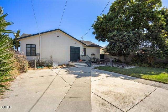 247 Douglas Avenue, Oxnard CA: https://media.crmls.org/mediaz/145a334f-bade-4175-bb10-f7471db6591f.jpg