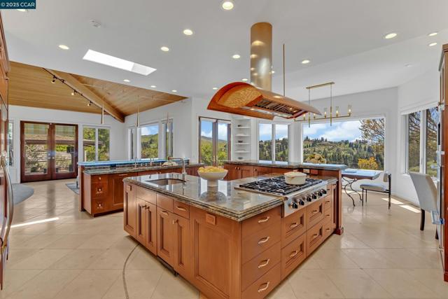 1121 Eagle Nest Ct, Danville CA: https://media.crmls.org/mediaz/145a50ea-2603-43b6-ac6b-d952c52a5b78.jpg