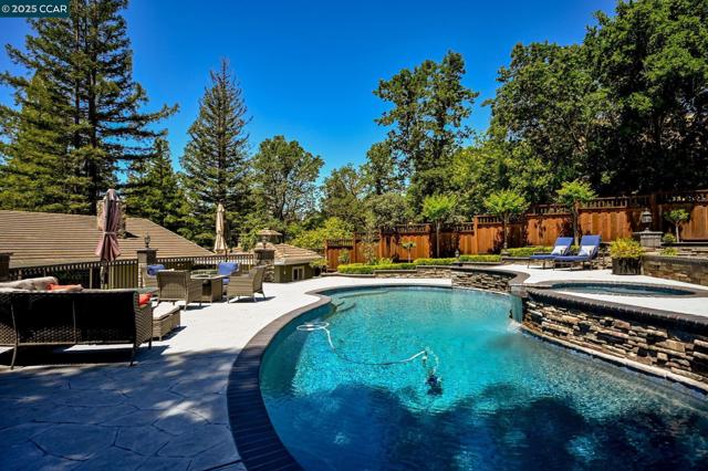 1883 Piedras Cir, Alamo CA: https://media.crmls.org/mediaz/145aae53-7402-4f56-b536-72b585bada00.jpg