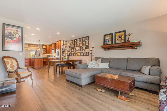 2120 Ocean Drive, Oxnard CA: https://media.crmls.org/mediaz/145ab05d-f148-4205-bdd0-ef0948edbbef.jpg