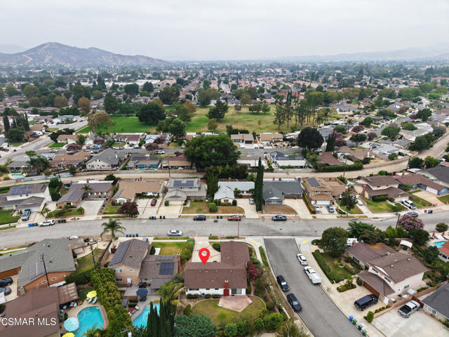 2152 Rockdale Avenue, Simi Valley CA: https://media.crmls.org/mediaz/145abe5a-b3f3-4833-8857-e474f181eba0.jpg