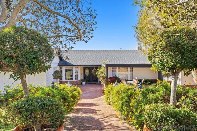8294 Prestwick Dr, La Jolla CA: https://media.crmls.org/mediaz/145b1c67-a3e9-459b-bd9c-2570f74a4bd9.jpg