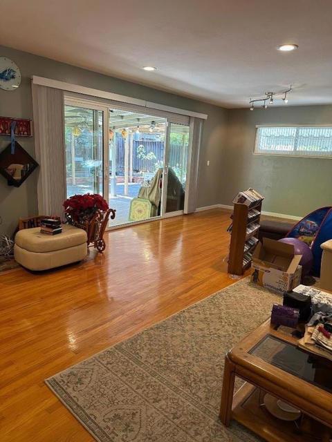 1014 W Homestead Road, Sunnyvale CA: https://media.crmls.org/mediaz/145b8296-f4e9-4b61-9915-228893dc8bd4.jpg