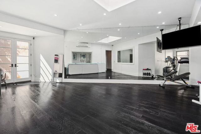 1600 Clear View Drive,  CA: https://media.crmls.org/mediaz/145ba0ec-ea78-4fac-856b-99a76acaae9a.jpg