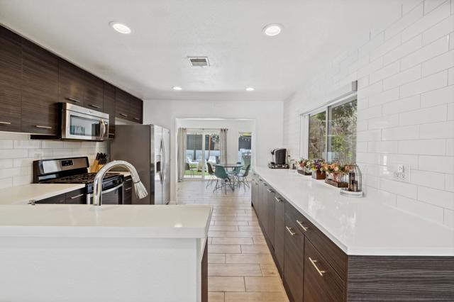 74135 Candlewood Street, Palm Desert CA: https://media.crmls.org/mediaz/145bd5ee-eb0f-4ace-bb4d-3d4ddc76a1d1.jpg