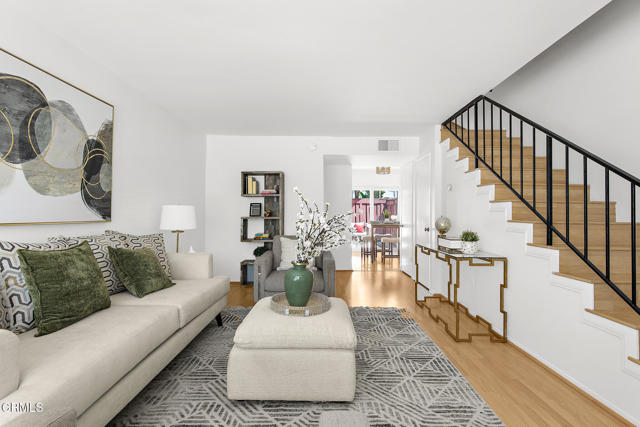 Detail Gallery Image 5 of 25 For 10801 Blix St #2,  North Hollywood,  CA 91602 - 2 Beds | 1/1 Baths