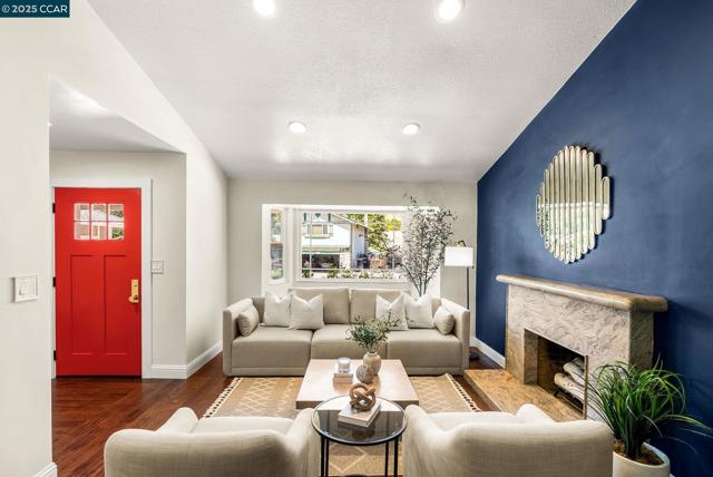 1925 Burnside Ct, Concord CA: https://media.crmls.org/mediaz/145c3049-cd65-4b6a-9ca2-b11cacdb1b17.jpg