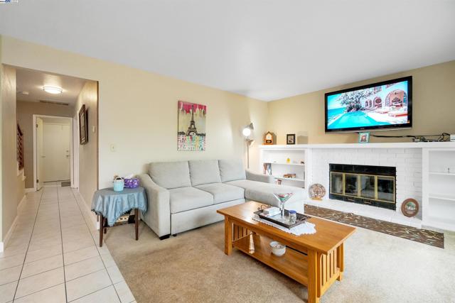 11868 Bloomington Way, Dublin CA: https://media.crmls.org/mediaz/145c524d-6036-40a1-b755-eb2301afd40e.jpg