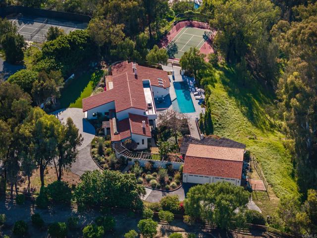 6449 Las Colinas, Rancho Santa Fe CA: https://media.crmls.org/mediaz/145c680e-dc0c-413c-b8f0-875a5257a17f.jpg