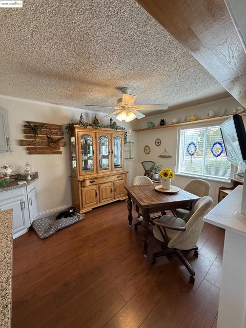 2821 Ponderosa Drive, Concord CA: https://media.crmls.org/mediaz/145cdf08-3ead-44b5-bd2c-01c11169910d.jpg